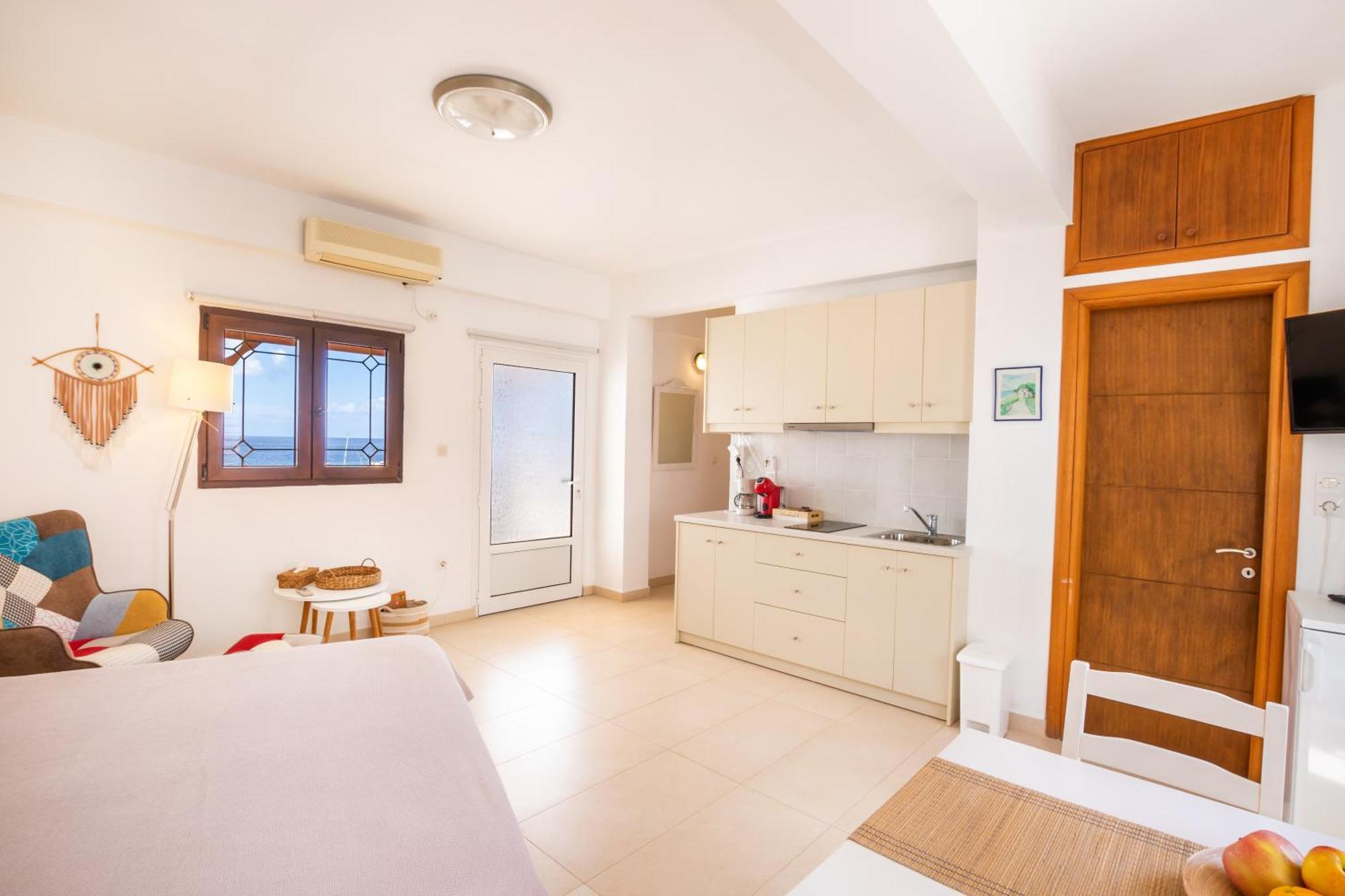 Mimis & Connie 2 Apartment การ์ปาตอส ภายนอก รูปภาพ